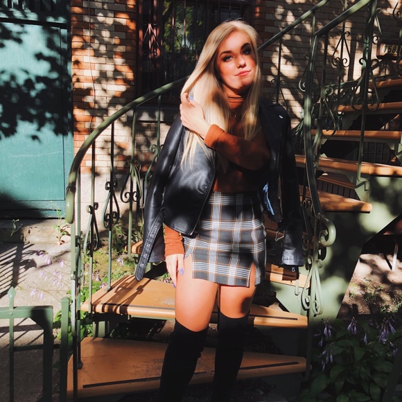 Meet your Posher, Olivia - Picture 3 of 4